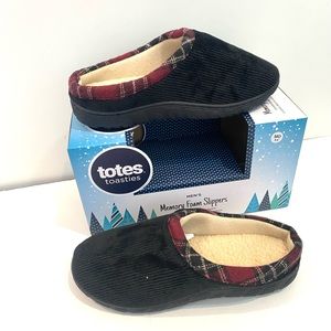 TOTES NWT Mens Medium 8-9 Black Red Plaid Trim Toasties Memory Foam Slippers TM1
